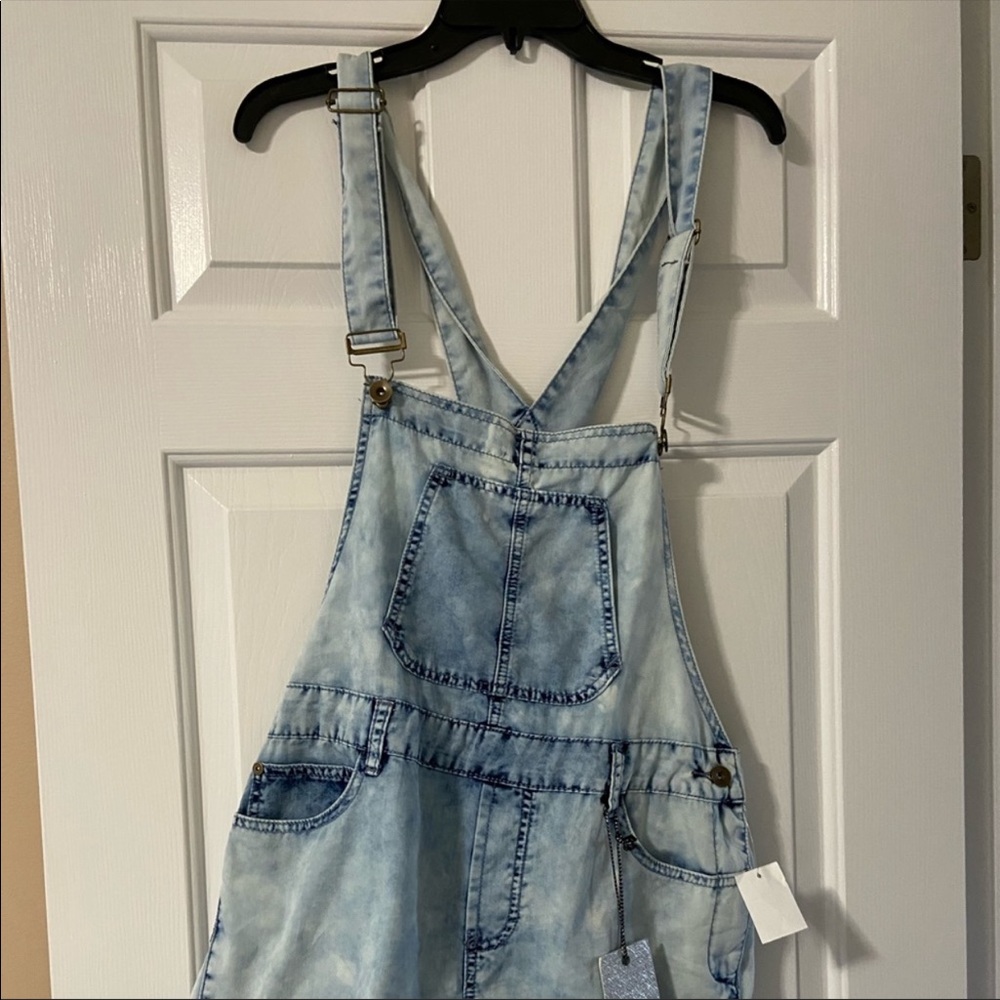 NEW WITH TAGS CHARLOTTE RUSSE OVERALLS SHORTS